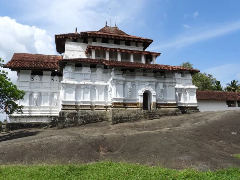 Lankathilaka & Gadaladeniya Cliff Temples